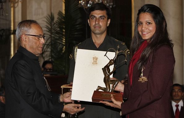 Indian President Pranab Mukherjee presenting the Arjun Award to Dipika Pallikal this year.