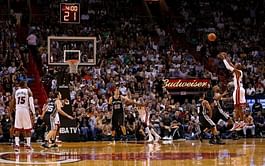 Spurs' motley crew gives Heat a scare
