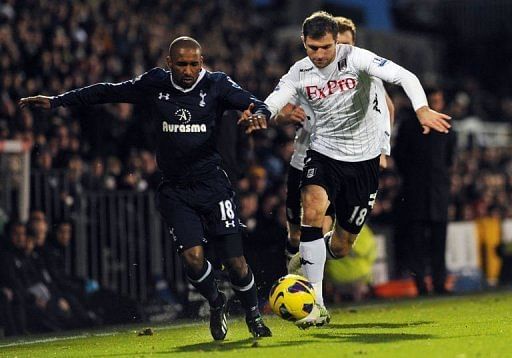 Tottenham Hotspur&#039;s striker Jermain Defoe (L) clashes with Fulham&#039;s defender Aaron Hughes