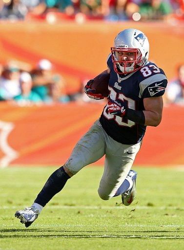 Wes Welker tied Jerry Rice&#039;s NFL record for most games with 10-plus catches at 17