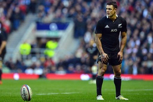 New Zealand All Blacks&#039; fly half Dan Carter prepares to kick a conversion on December 1