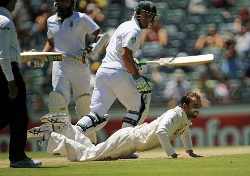 Sri Lanka and Australia begin their first Test in Hobart on December 14