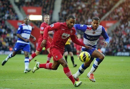 Southampton&#039;s midfielder Jason Puncheon (L) clashes with Reading&#039;s defender Adrian Mariappa