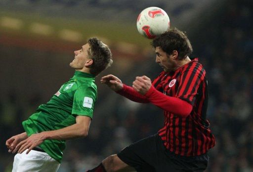 Comfortable Bayern cruise as Dortmund slip