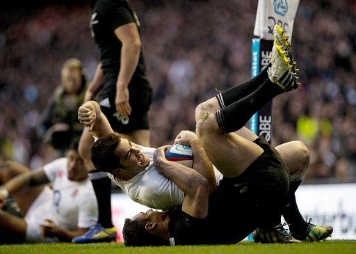 England&#039;s Brad Barritt (C) celebrates scoring a try against New Zealand, at Twickenham Stadium, on December 1, 2012