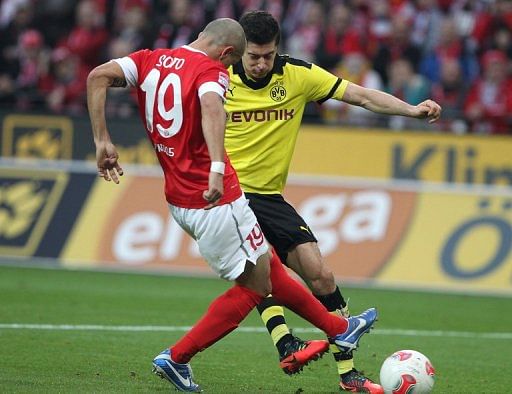 Dortmund&#039;s striker Robert Lewandowski in Mainz, southwestern Germany, on November 24, 2012.