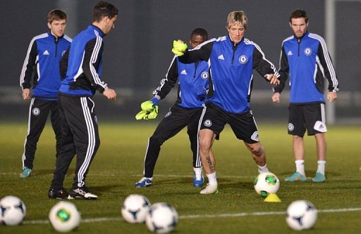 Chelsea forward Fernando Torres (2nd R) and teammates warm up during a training session in Tokyo on December 15, 2012