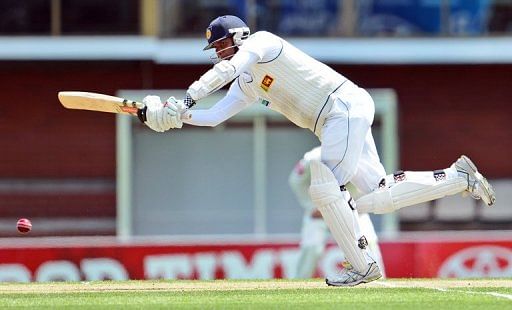 Sri Lanka&#039;s Angelo Mathews bats on the third day of the first Test in Hobart on December 16, 2012