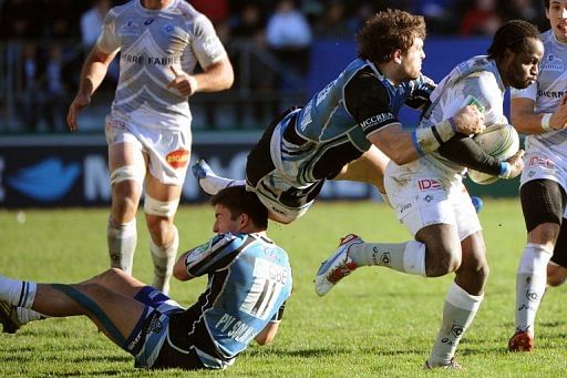 Castres winger Marcel Garvey (R) collapses with Glasgow players