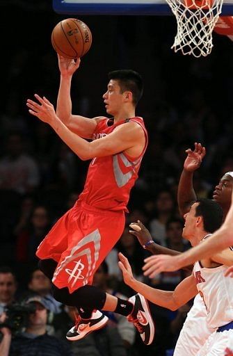 Jeremy Lin of the Houston Rockets passes the ball in the second half against the New York Knicks on December 17, 2012