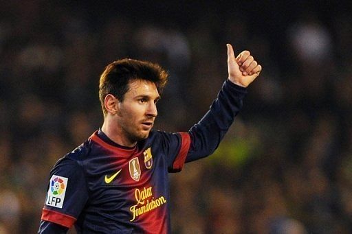 Lionel Messi gives the thumbs up during his side&#039;s match against Real Betis in Seville on December 9, 2012