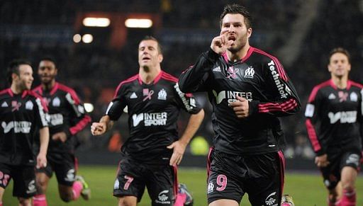 Marseille&#039;s Andre-Pierre Gignac (2nd R) celebrates with teamates after scoring against Toulouse, on December 15, 2012