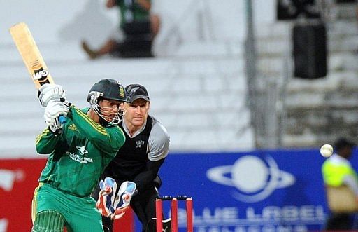 South African batsman Quinton de Kock (L) hits the ball on December 21, 2012
