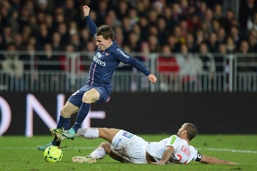Brest&#039;s defender Ahmed Kantari (R) vies for the ball with Paris&#039;s forward Kevin Gameiro (L) on December 21, 2012