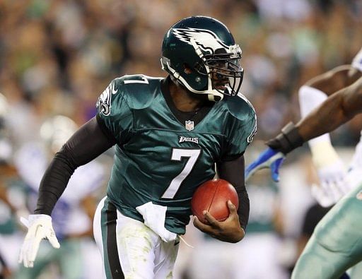 Eagles lose; Vick breaks hand