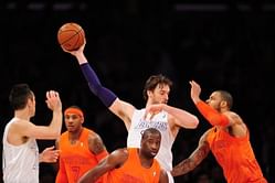 Anthony scores 35 as Knicks roll-over Lakers