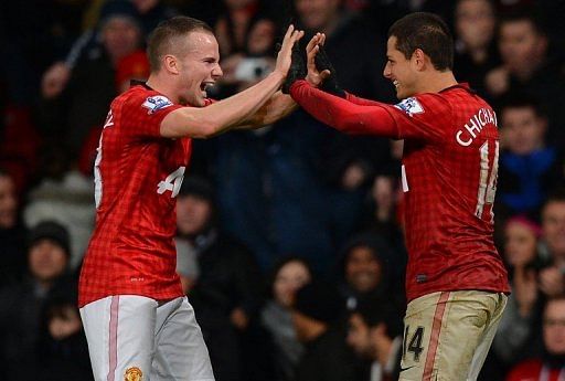 Man United&#039;s Javier Hernandez (R) celebrates with Tom Cleverley after scoring a goal vs Newcastle, on December 26, 2012