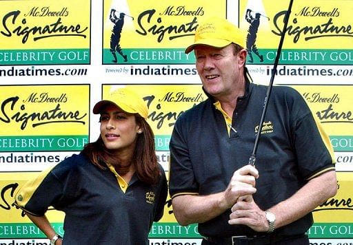 Ex-England cricket captain Tony Greig (R) with former Miss India Nafisa Joseph in Bangalore on September 12, 2003