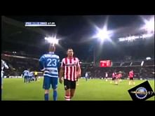 Video: PSV defender slices his arm open