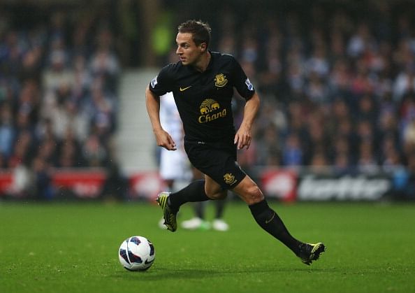 Phil Jagielka sign a new deal at Everton
