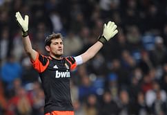 Arbeloa accidentally kicks Casillas on his hand