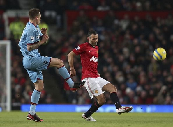 Sir Alex Ferguson: Giggs will not retire