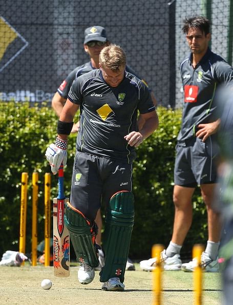 Warner fractures thumb, doubtful for India tour