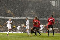 Uninspired Manchester United settle for tame draw at White Hart Lane