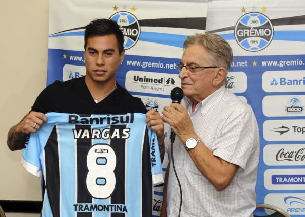Santos seek deal for Chile forward Eduardo Vargas