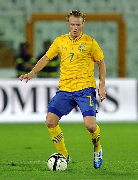 PSV presents new Swedish signing Hiljemark