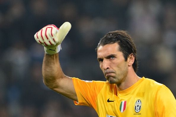 Buffon pens new deal with Juventus