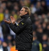 Borussia Dortmund head coach Jurgen Klopp (R) applauds Dortmund fans after Borussia Dortmund drew 2-2 against Real Madrid in the UEFA Champions League Group D match between Real Madrid and Borussia Dortmund