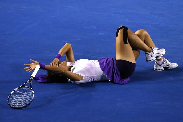 MELBOURNE, AUSTRALIA - JANUARY 26:  Na Li of China falls for the second time in her women&#039;s final match against Victoria Azarenka of Belarus 