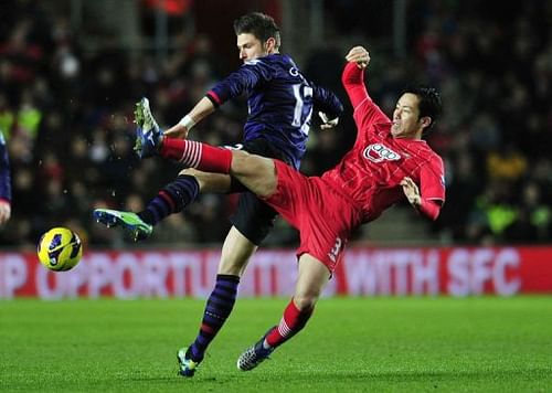 Arsenal's Olivier Giroud (L) vies with Southampton's Maya Yoshida (R) in Southampton on January 1, 2013 Arsenal's Olivier Giroud (L) vies with Southampton's Maya Yoshida (R) in Southampton on January 1, 2013