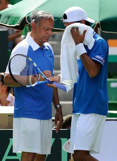 India&#039;s Somdev Devvarman (R) walks past team captain Shiv Misra during a Davis Cup match in Tokyo on September 16, 2011