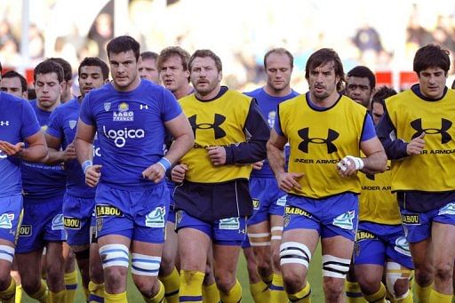Clermont&#039;s players, pictured during a warm-up session in Clermont-Ferrand, on December 30, 2012