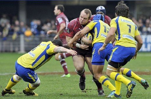 Montpellier&#039;s South African prop Erasmus Van Vuuren (centre) on January 5, 2013,Clermont-Ferrand, France