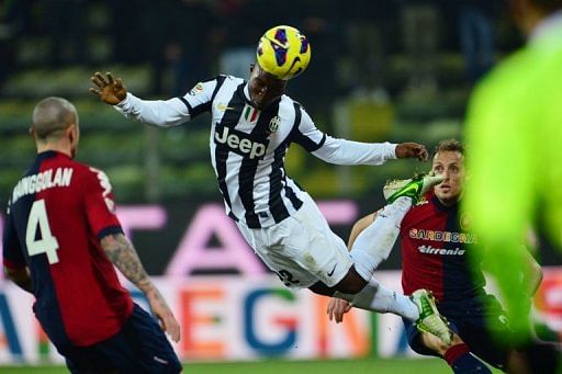 Juventus&#039; Kwadwo Asamoah heads the ball  during their match against Cagliari, in Parma, on December 21, 2012