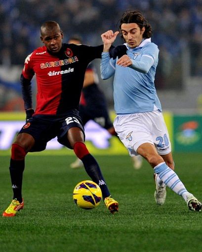 Victor Ibarbo (left) clashes with Lazio&#039;s Giuseppe Biava during a game at the Olympic stadium in Rome on January 5, 2013