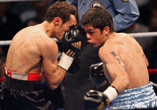 French Brahim Asloum fights against Argentinian Juan Carlos Reveco (right) in Le Cannet on 8 December 2007