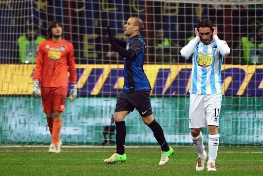 Inter Milan's forward Rodrigo Sebastian Palacio (C) celebrates after scoring on January 12, 2013 in Milan