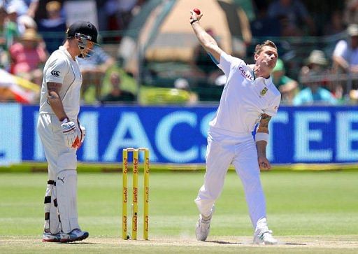 Dale Steyn (R) of South Africa bowls as Brendon McCullum of New Zealand (L) looks on January 13, 2013 in Port Elizabeth
