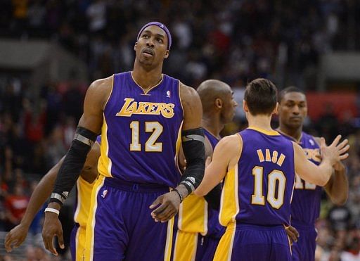 Dwight Howard (L) of the Los Angeles Lakers leaves the court on January 4, 2013