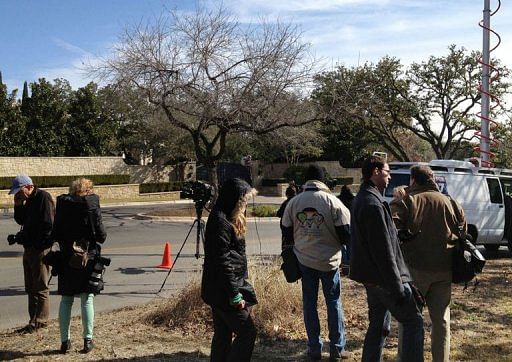 Reporters gather in front of cyclist Lance Armstrong&#039;s house in Austin, Texas, on January 14, 2013