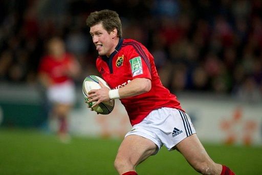 Munster&#039;s full-back Ronan O&#039;Gara runs with the ball on November 19, 2011 at the Stadium Ernest Wallon in Toulouse