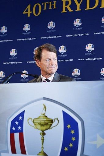 Tom Watson speaks at a US Ryder Cup press conference at the Empire State Building on December 13, 2012