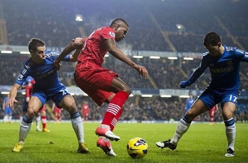 Southampton striker Guly Do Prado (C) is crowded out by Cesar Azpilicueta (L) and Eden Hazard on January 16, 2013