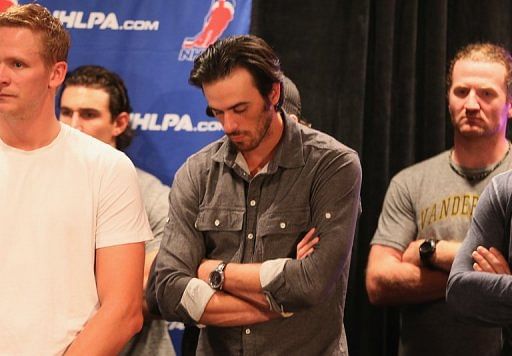 Roberto Luongo (C) of the Vancouver Canucks, pictured during a press conference in New York, on September 13, 2012