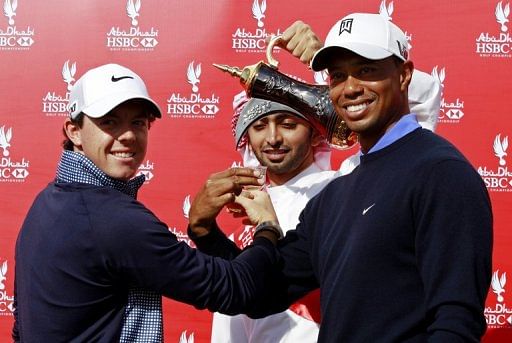Rory McIlroy (left) and Tiger Woods at a photocall on January 15, 2013 ahead of the Abu Dhabi Golf Championship