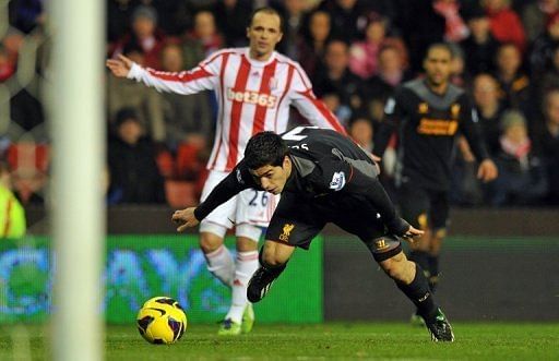 Luis Suarez heads for the ground during Liverpool&#039;s match against Stoke City on December 26, 2012
